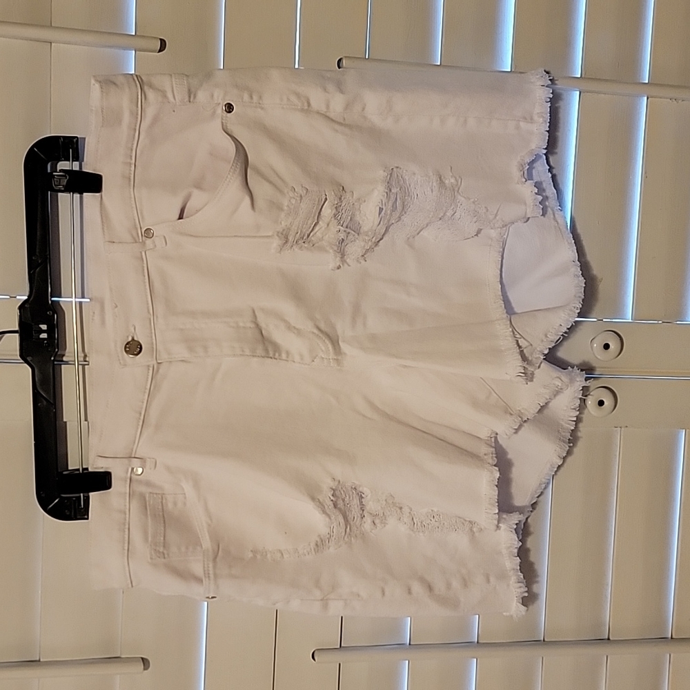 Size 22  Distressed White Shorts